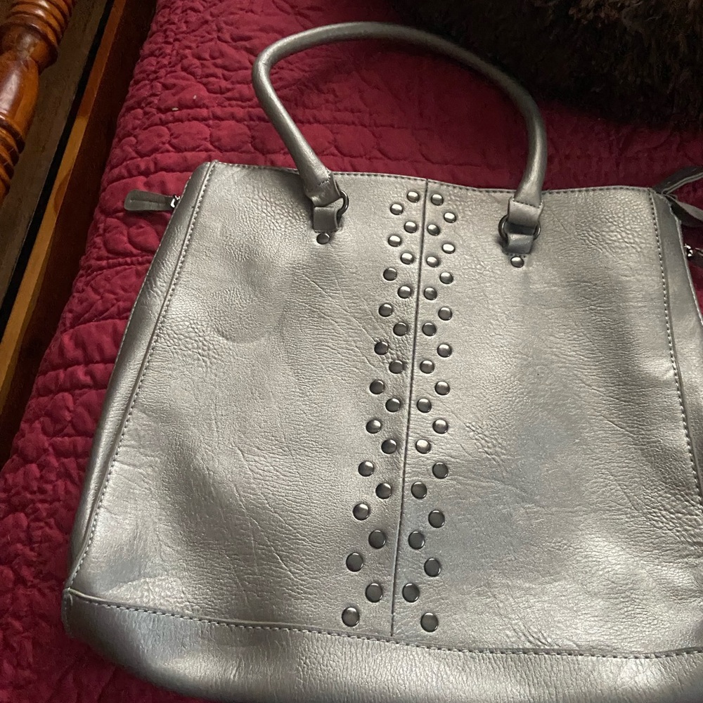 Silver apt 9 pocket book